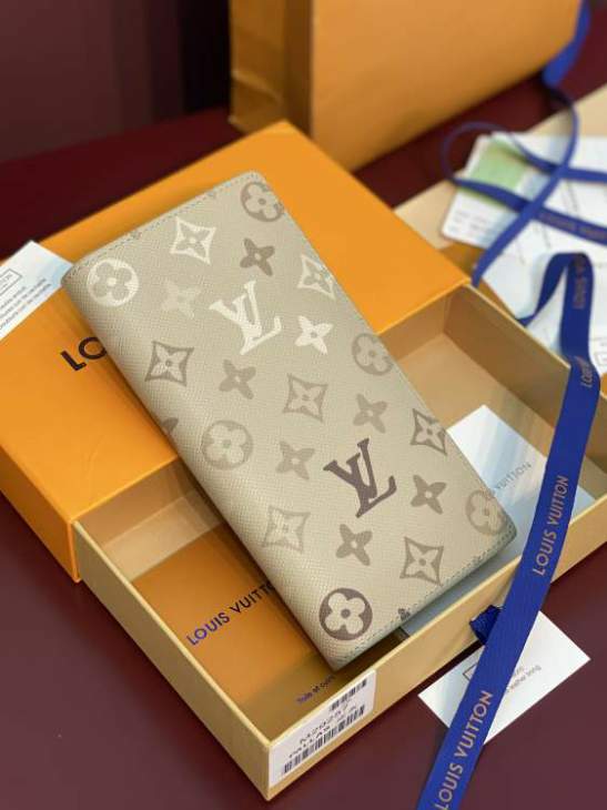 Picture of Louis Vuitton Wallets _SKUfw240693272fw